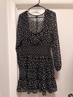 Women's Black Floral Tiered Long-Sleeve Dress